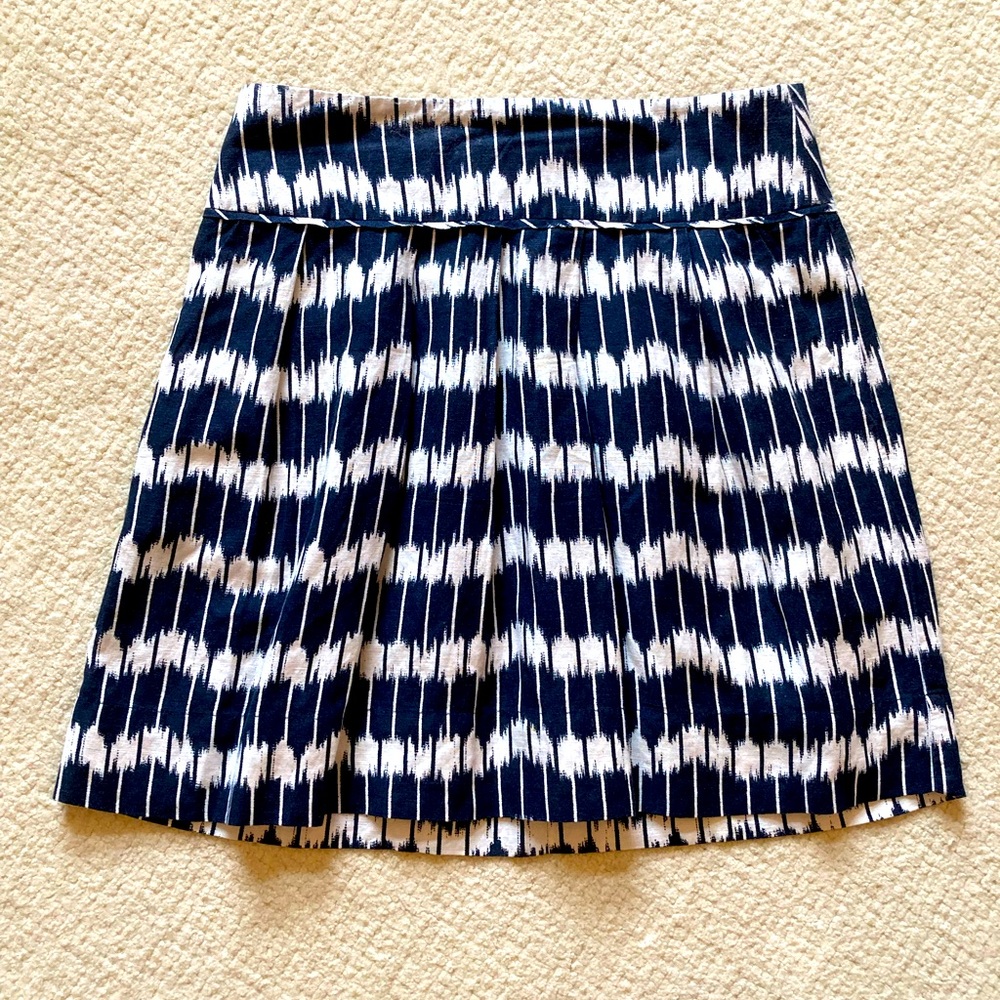 Cute Ann Taylor LOFT Navy & White skirt